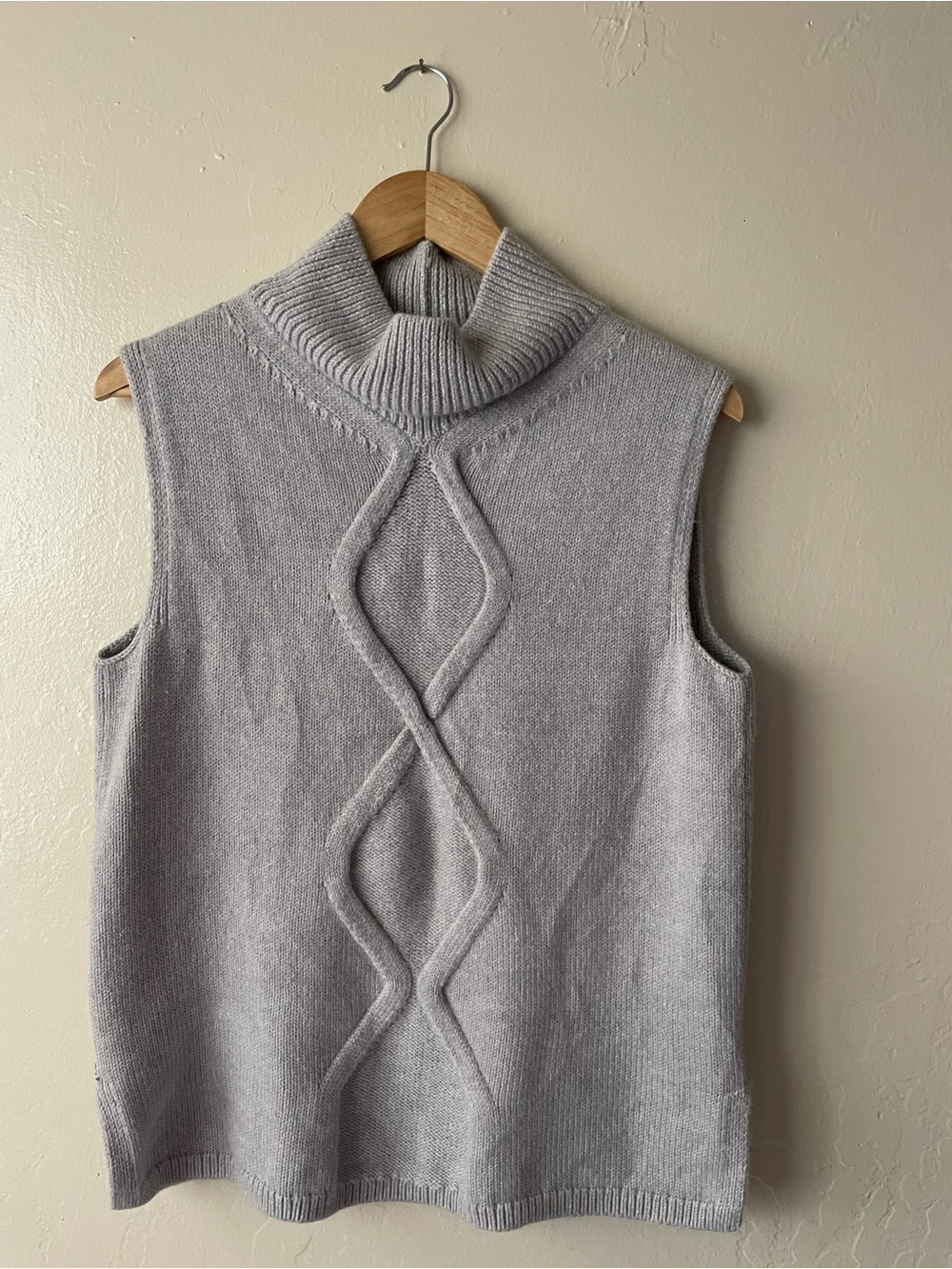 Lafayette 148 NY wool Sleeveless Turtleneck Cable Knit Sweater Vest - Light Gray
